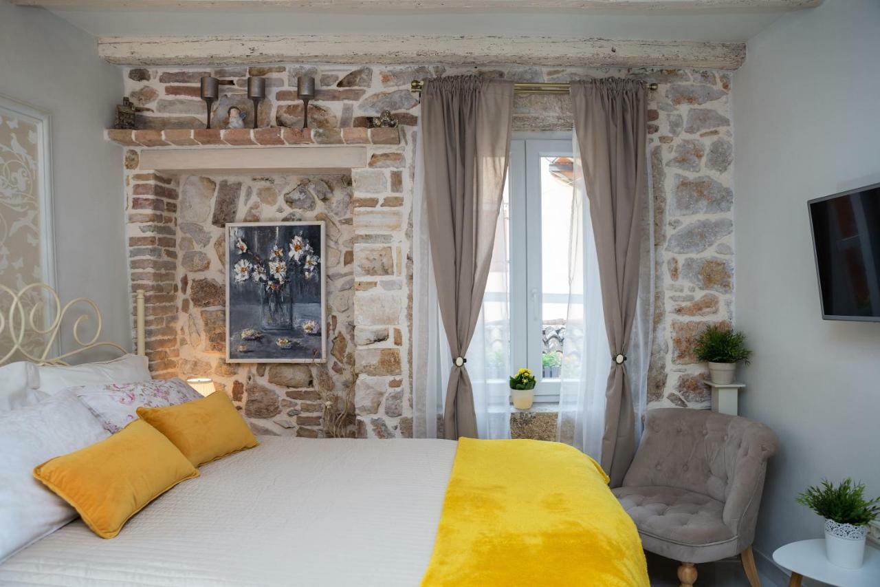 Studio Yellow Flower Rovinj Exteriör bild
