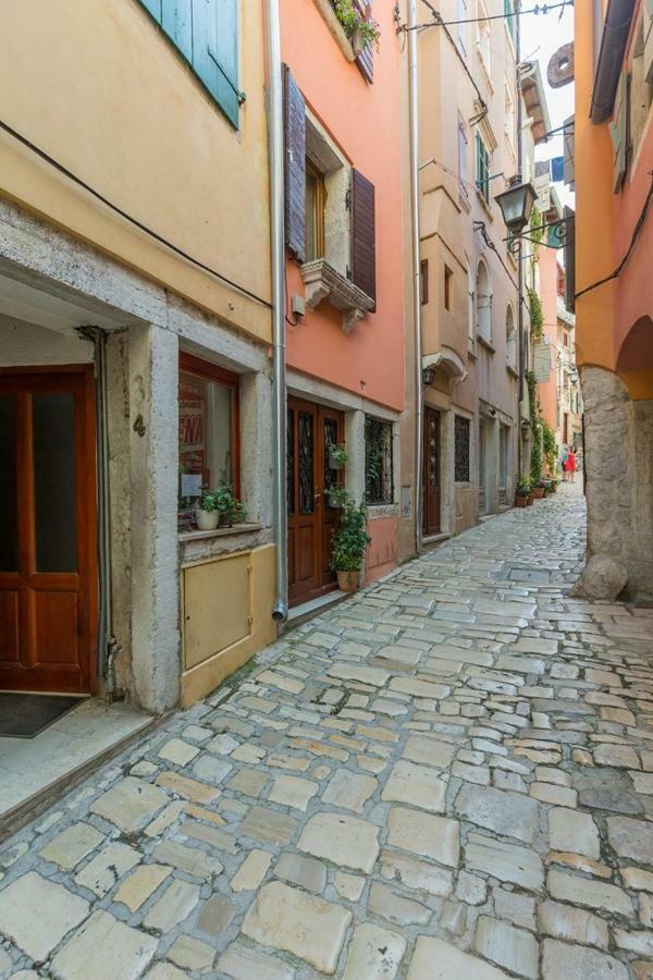 Studio Yellow Flower Rovinj Exteriör bild